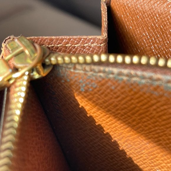 LOUIS VUITTION Vintage Authentic Monogram Sarah Long Wallet - Picture 5 of 8